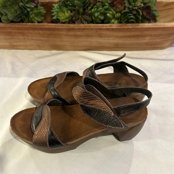 Naot Union BRONZE REPTILE ESPRESSO wedge HEEL ANKLE STRAP SANDALS Size 41 EUC‎ - Picture 3 of 7